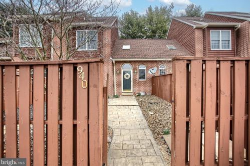 940 Sterling Ct, West Enola, PA 17025-2664