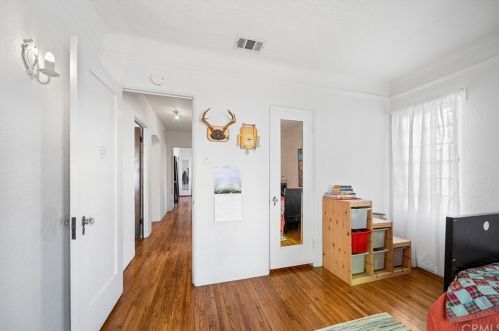 2111 Eucalyptus Ave, Long Beach CA  90806-4518 exterior