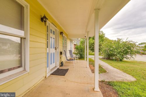 533 Morison St, Charles Town WV  25414-1144 exterior