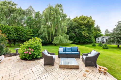 958 Grandview Ct, Oconomowoc, WI 53066-3475
