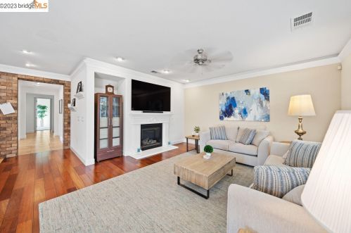 9744 Golden Sky Way, Gilroy CA  95020-9663 exterior