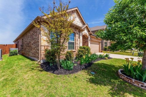 2116 Megan Creek Dr, Oak Point, TX 75068