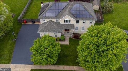 1003 Clover Mill Cir, Collegeville, PA 19426-4006