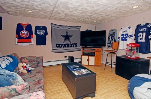 12 Whitlock Ave, Bethel CT  06801-2837 exterior