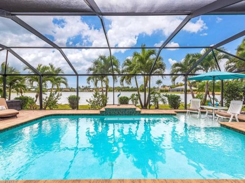 18013 Royal Tree Pkwy, Naples FL  34114-8941 exterior