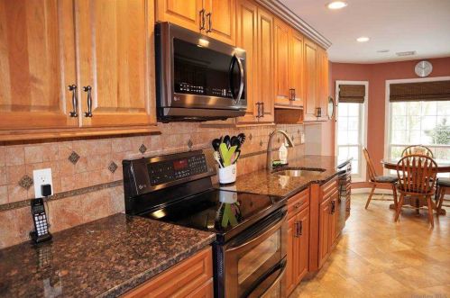 300 Bristol Ct, Holbrook, NY 11741-2853