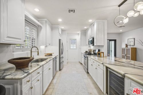 12202 Hartsook St, North Hollywood CA  91601-3961 exterior