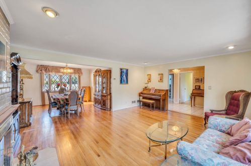 738 Salisbury Park Dr, Westbury NY  11590-5820 exterior