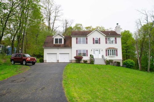 24 Helena Ave, Mohegan Lake, NY 10547-1500