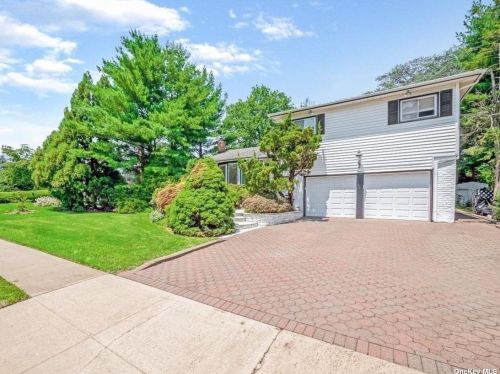 12 Saratoga Dr, Muttontown, NY 11753-1430