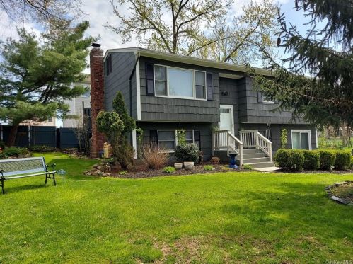 51 Grant Ave, Congers, NY 10920-1934
