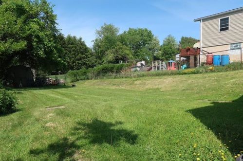 17 Virginia Dr, Mckeesport PA  15133-1005 exterior