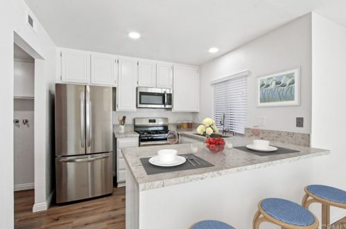 6 Moonrise Ct, Newport Beach, CA 92663-2103