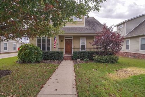 5902 Willow St, Rogers, AR 72758-8234