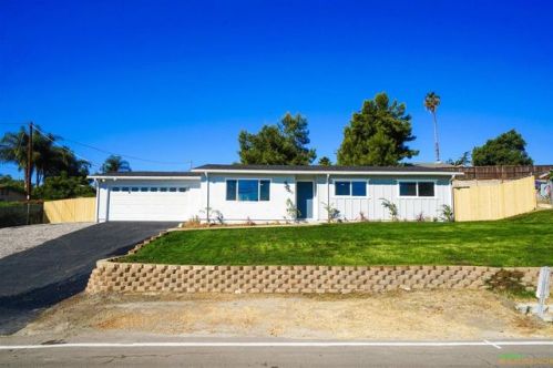 770 Highland Dr, Vista, CA 92083-3304