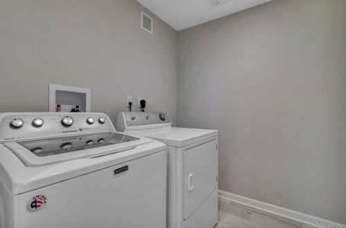 86 Woodland Dr, Northford CT  06472-1210 exterior