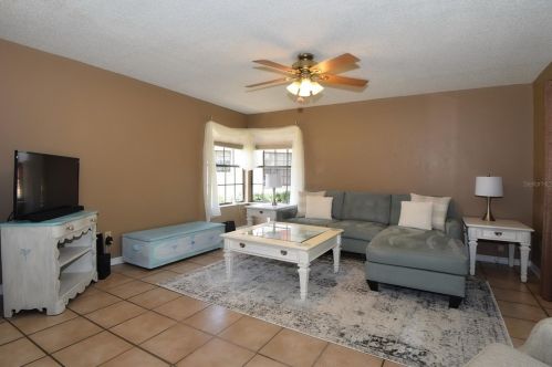 4472 Treasure Oaks Ln, Orlando, FL 32812-1311