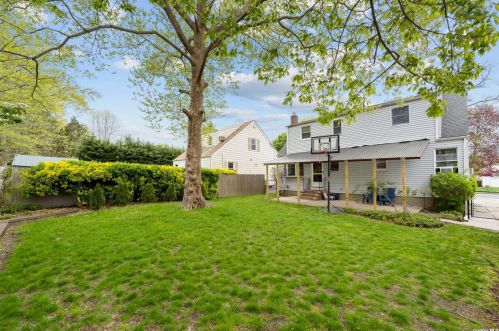 12 Covington St, Huntington Station NY  11746-8406 exterior