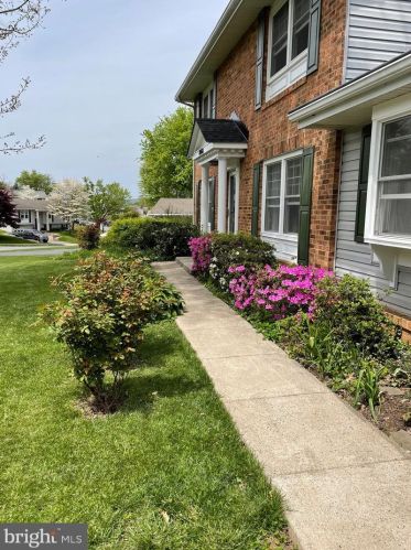 303 Orchard Cir, Hamilton VA  20158-9700 exterior