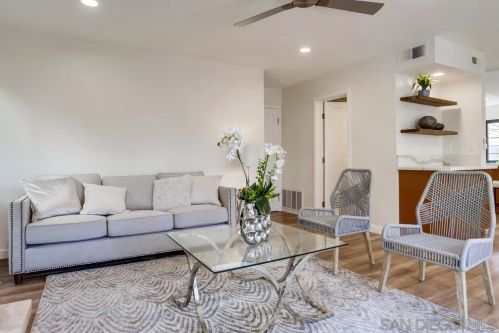 916 Alyssum Rd, Carlsbad CA  92011-3907 exterior