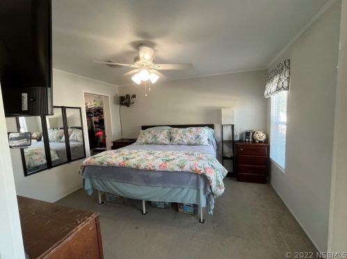 5266 Pineland Ave, Daytona Beach FL  32127-8218 exterior