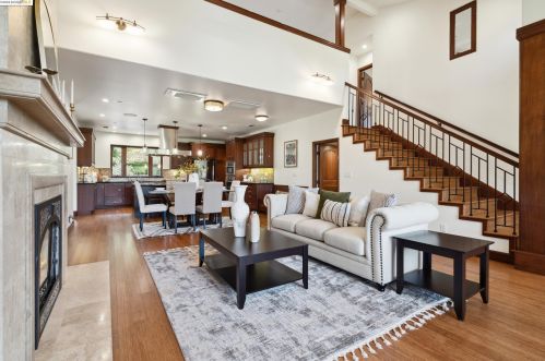 1 Ardilla Rd, Orinda, CA 94563-2201
