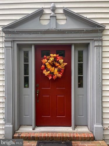 1501 Spring Hill Dr, Hummelstown, PA 17036-8753