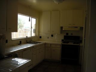 13851 Pawnee Rd, Apple Valley CA  92307-4287 exterior