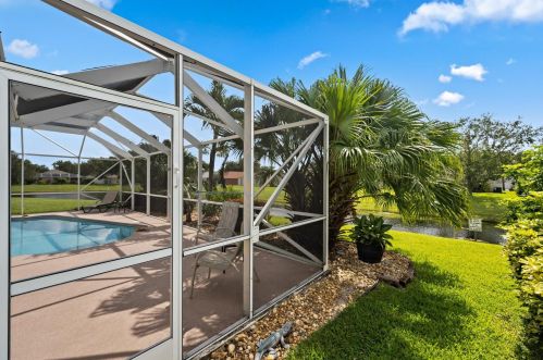 1390 9 Pl, Vero Beach FL 32960-2122 exterior