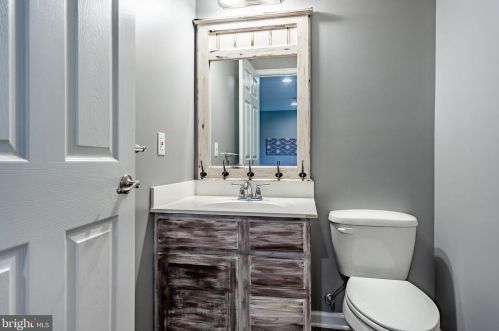 155 Fawn Dr, Gilbertsville PA  19525-8103 exterior