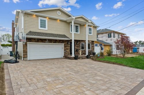 1938 Valentines Rd, Westbury, NY 11590-5840