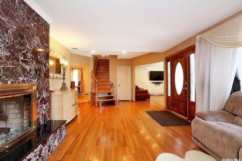 508 Wolf Hill Rd, Huntington Station NY  11746-5725 exterior