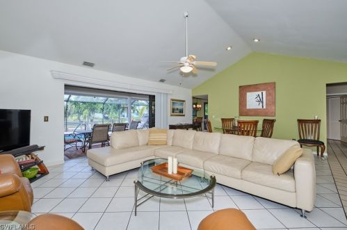 1429 23rd Ter, Cape Coral FL  33909-4402 exterior
