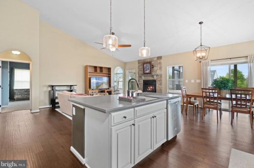 32 Black Forest Ln, Lovettsville VA  20180-8506 exterior