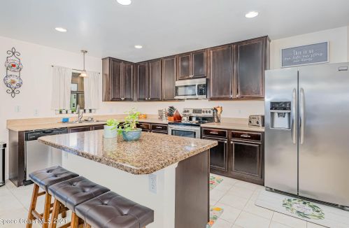 215 Dryden Cir, Cocoa, FL 32926-2481