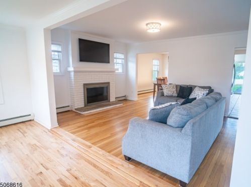 61 Grove Ave, Verona NJ  07044-1612 exterior