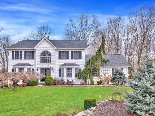 2 Mancini Ct, Cornwall, NY 12518-1044