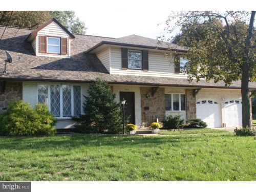 302 Plantation Dr, Riverton, NJ 08077-4309