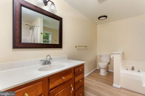 14260 Rehobeth Church Rd, Lovettsville VA  20180-3218 exterior