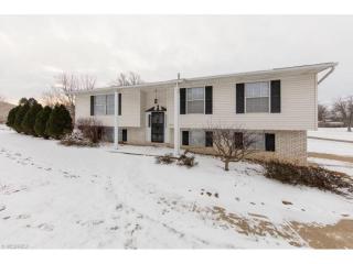 4868 Glenhurst St, Canton, OH 44706-2219