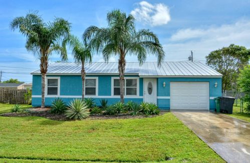 2085 Heathwood Cir, Fort Pierce, FL 34952-6987