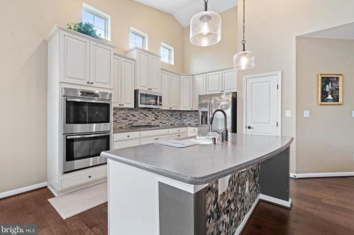 32 Black Forest Ln, Lovettsville VA  20180-8506 exterior