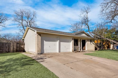 404 Valentine Ln, St Paul, TX 75098-4115