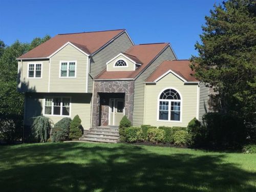 1 Daniella Ct, Mahopac, NY 10541-1344