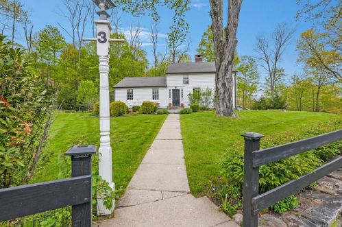 3 Old Somers Rd, Somers Town, NY 10589-2922