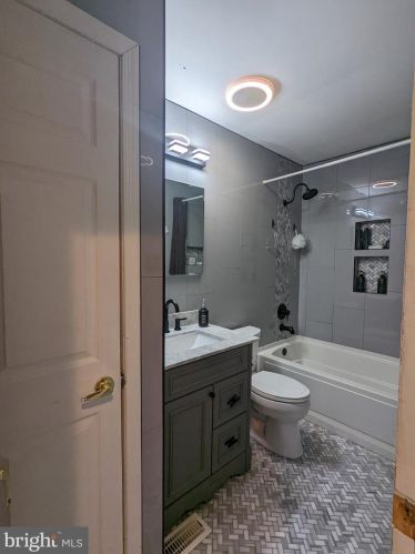 8 Silktree Ct, Bear DE  19701-3027 exterior