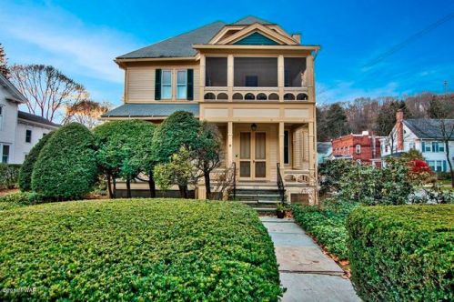 1422 Main St, Vandling, PA 18421-1264