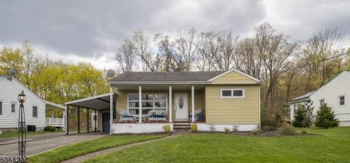 879 High Mountain Rd, Paterson, NJ 07508-2913