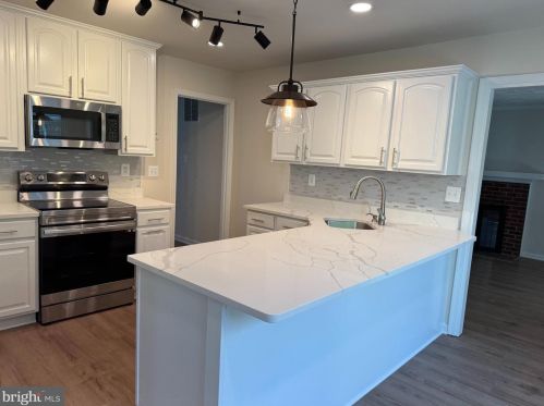 5758 Benford Dr, Haymarket VA  20169-2503 exterior