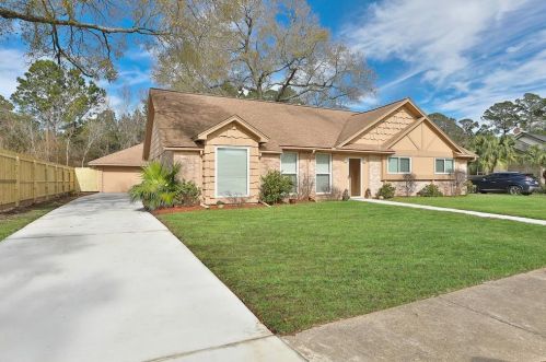 826 Hackberry St, Morgans Point, TX 77571-6910